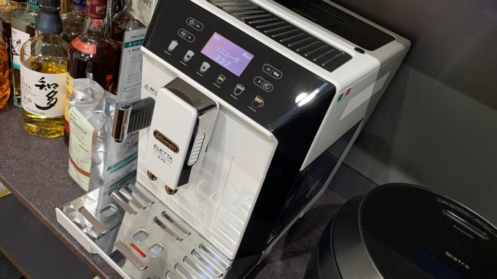 デロンギエレッタカプチーノEVO外観